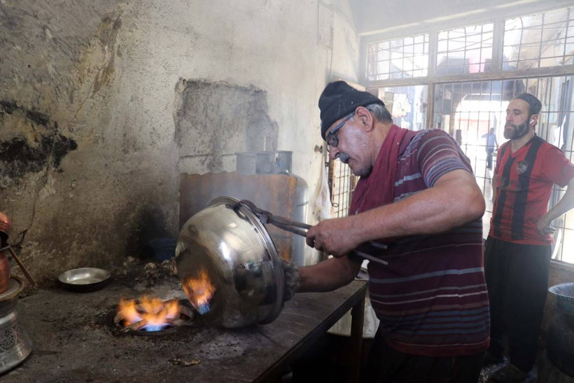 65 yıllık kalaycı 120 derece sıcaklıkta eskiyen bakırları yeniliyor - Resim: 6